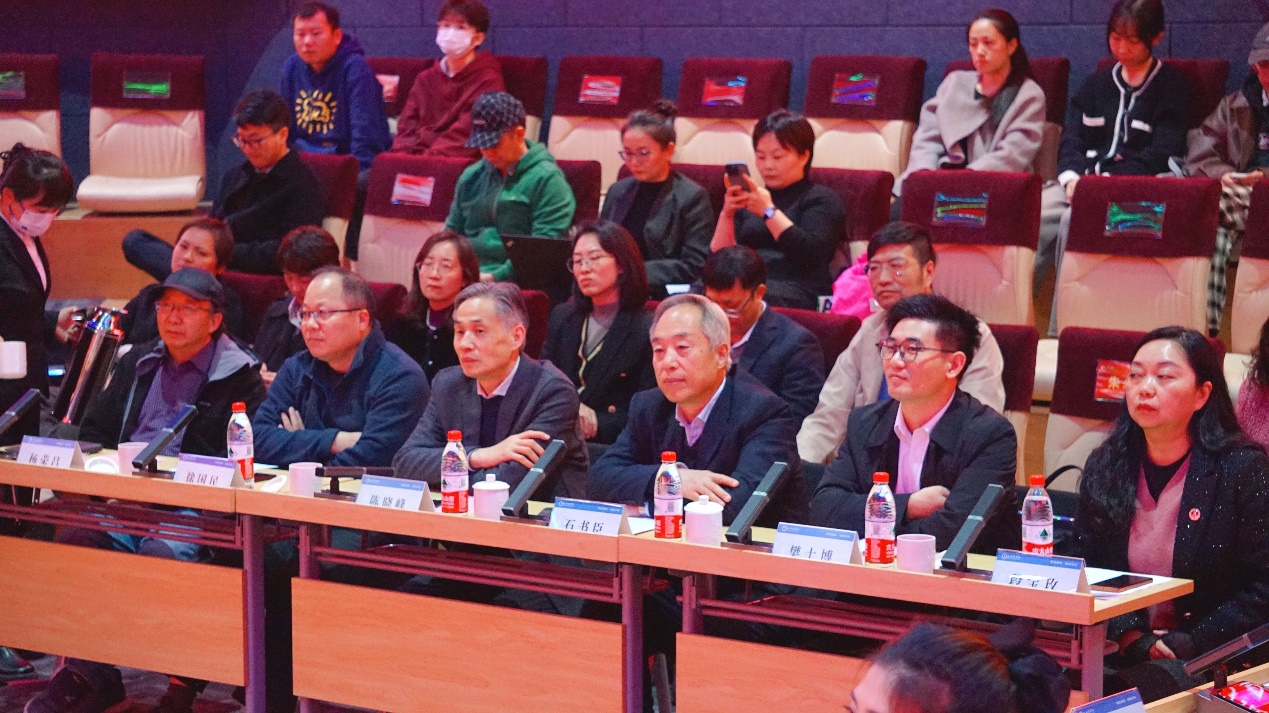 图为专家评委及观赛嘉宾 图为专家评委及观赛嘉宾