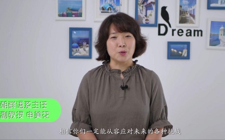 图为教师代表深情寄语毕业生 图为教师代表深情寄语毕业生